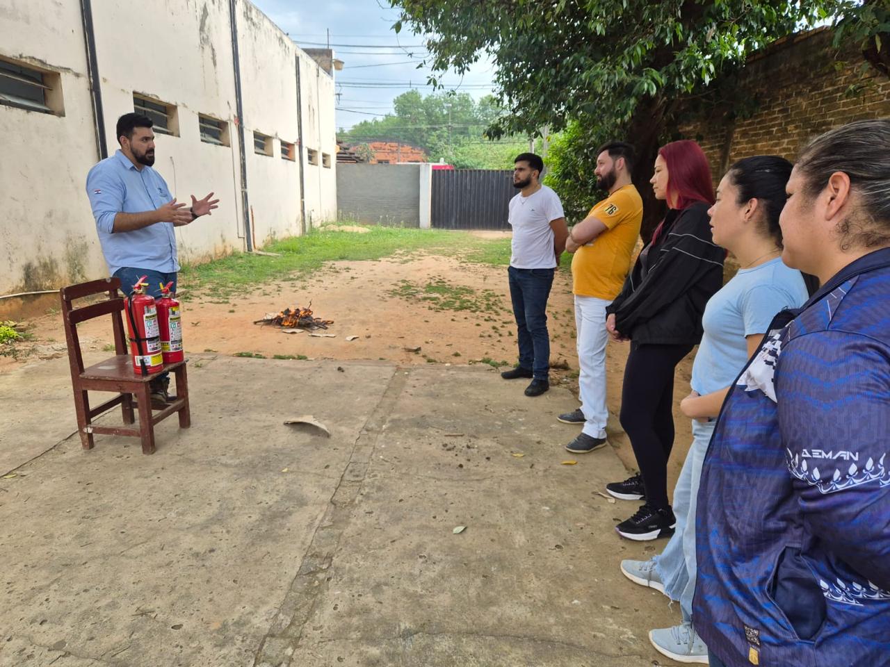 Charla de brigada contra incendios en una empresa